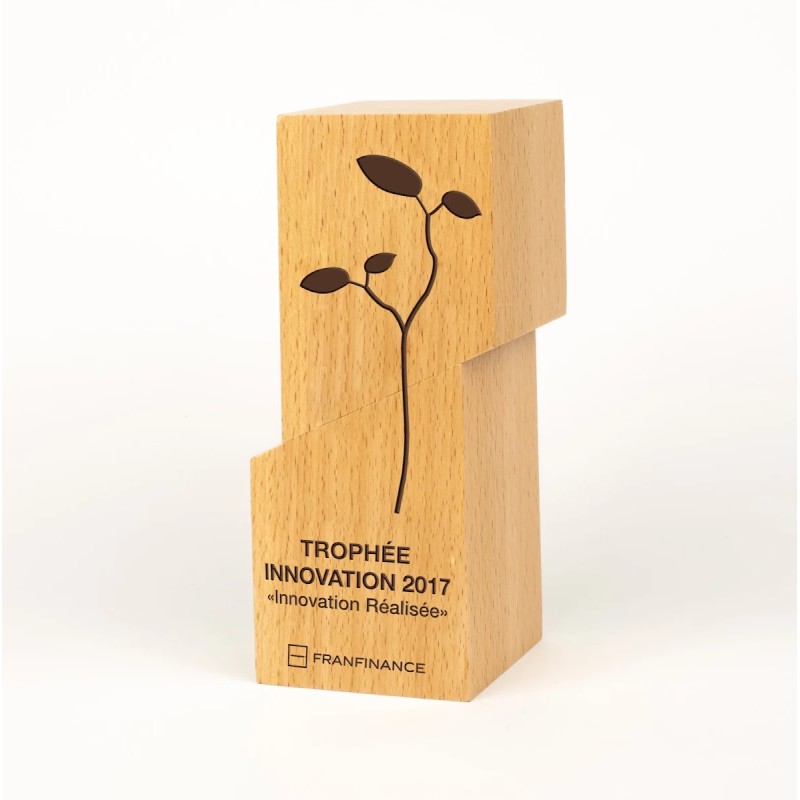 Trophée en bois César gravé